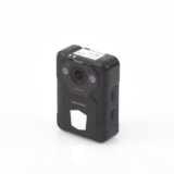 Body Camera Portátil / Grabación a 2K (4 Megapixel) / Pantalla 1.77″ TFT / Fotos de Hasta 40 Megapixel / IP67 / H.265 / 128 GB de Almacenamiento / Microfono Integrado