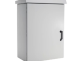 Gabinete Para Exterior OSP ComLine de 18 UR, 600 mm de Ancho, 500 mm de Profundidad De Aluminio, Color Gris Claro Con Protección NEMA 4/12/4X/3/3R; IP66