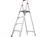 Escalera con 4 peldaños de 1.8 metros de aluminio.