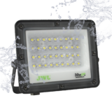 Reflector Tipo Lupa 200 W / Flujo luminoso 20 000 lm / 110 - 240 Vca~ 60Hz / Dimensiones 378 x 280 x 25mm / Uso en exterior IP66.