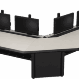 Consola Modular para Centros de Control | Superficie Endurance Plus 32 mm | Sistema Versa-Trak | Gestión Integrada de Cables | Estructura Acero y MDF | Expandible y Reconfigurable | Estructura Base de 48″/ 60″/ 72″